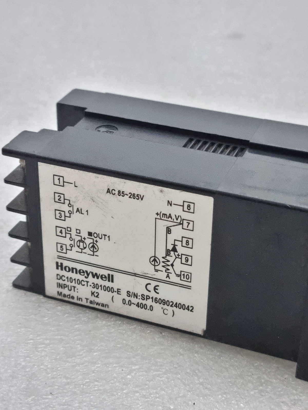Used Working Honeywell DC1010CT-301000-E PID Digital Temperature Controller